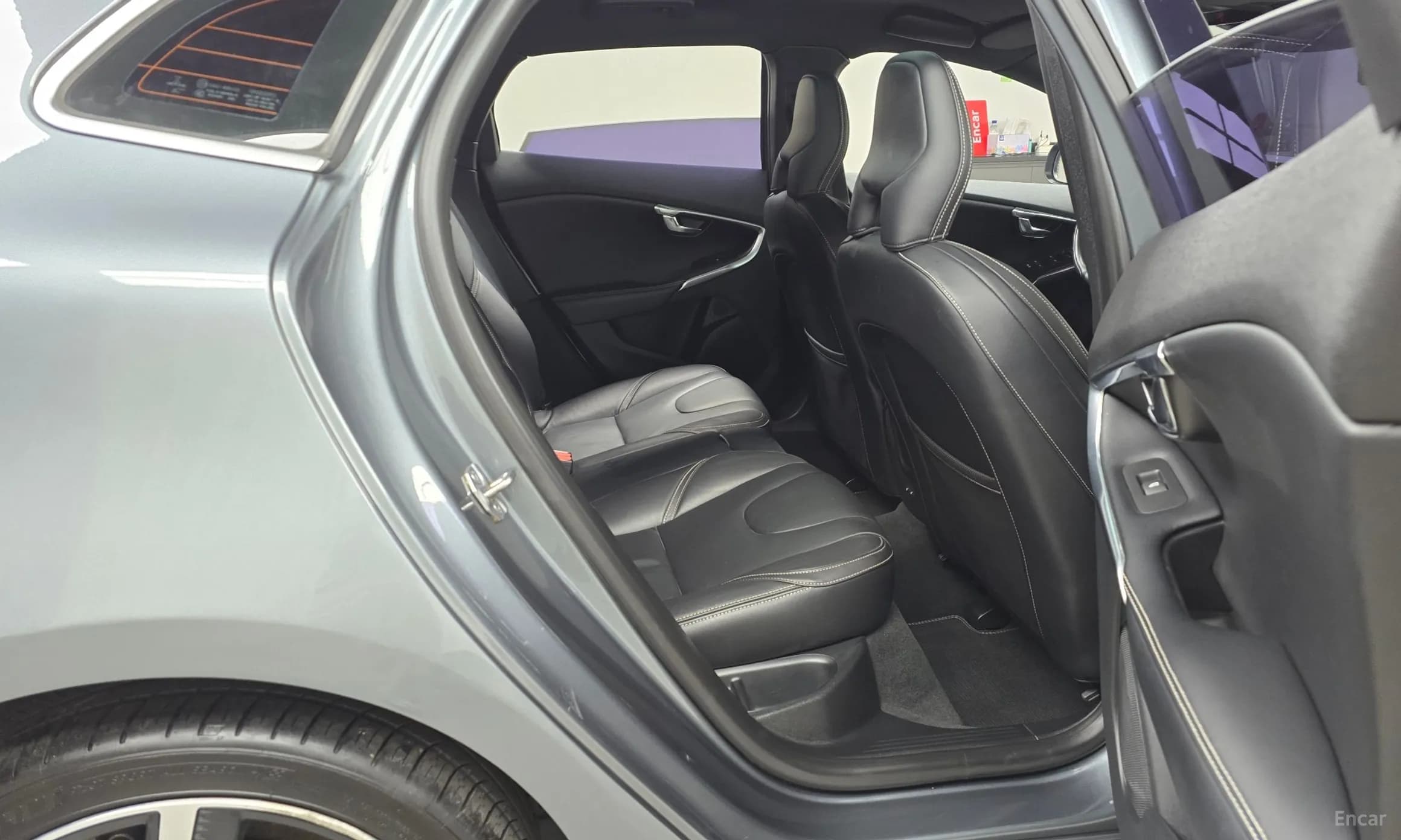 V40