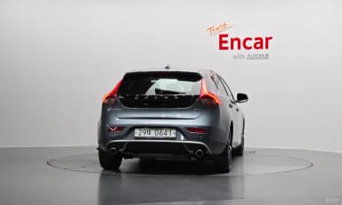 V40