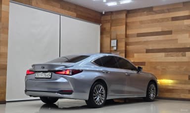 ES300h 7th Generation