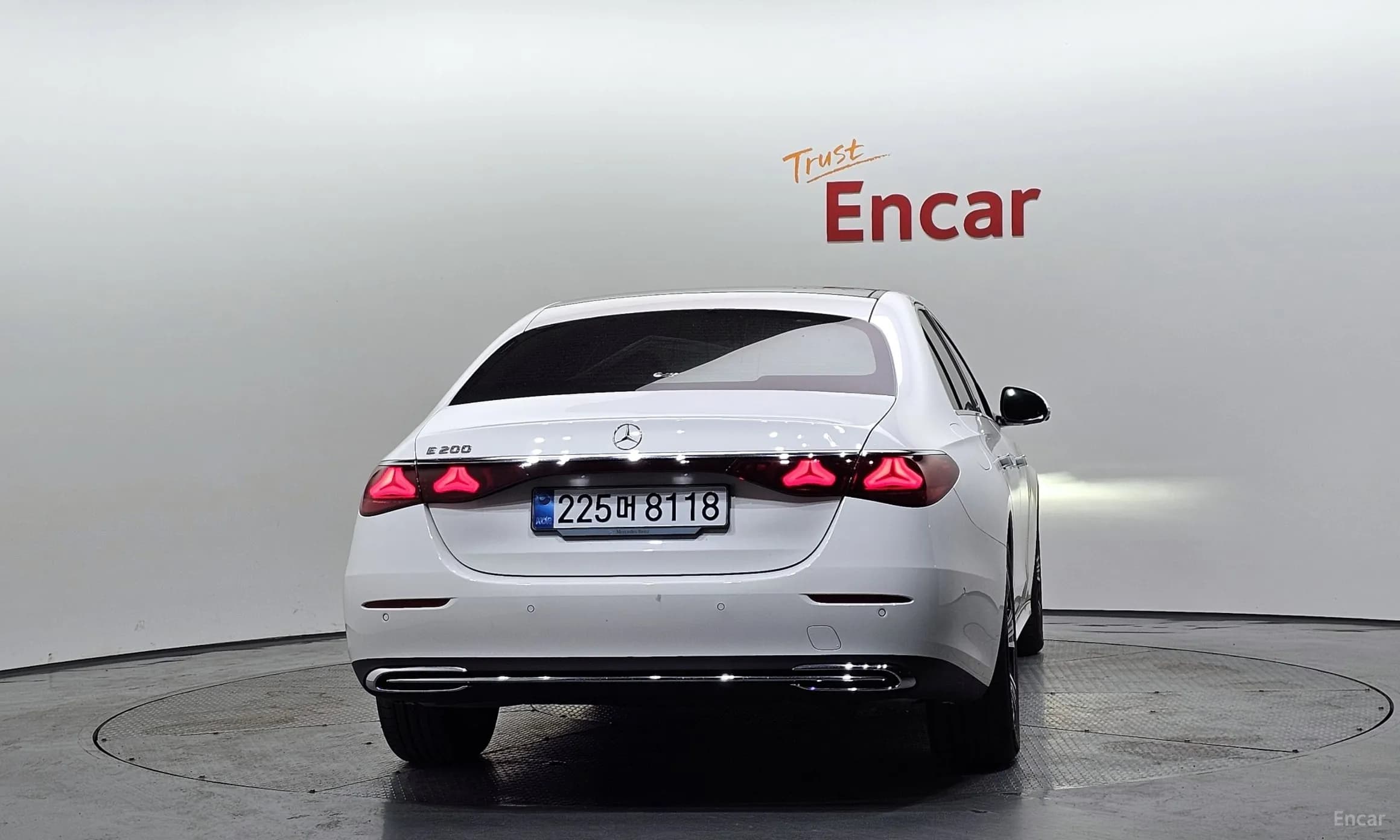 E-Class W214