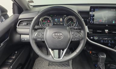 Camry (XV70)
