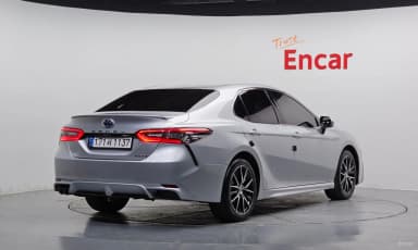 Camry (XV70)