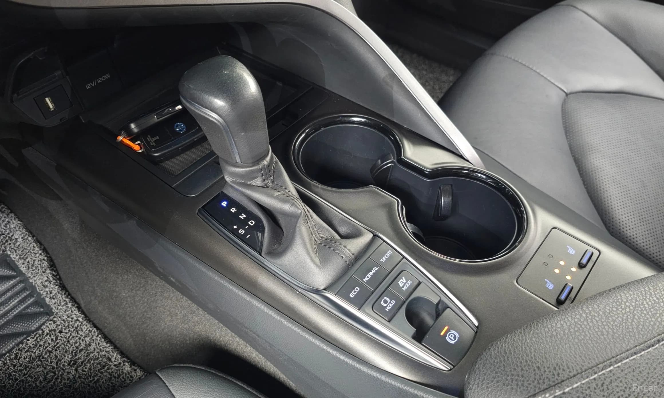 Camry (XV70)