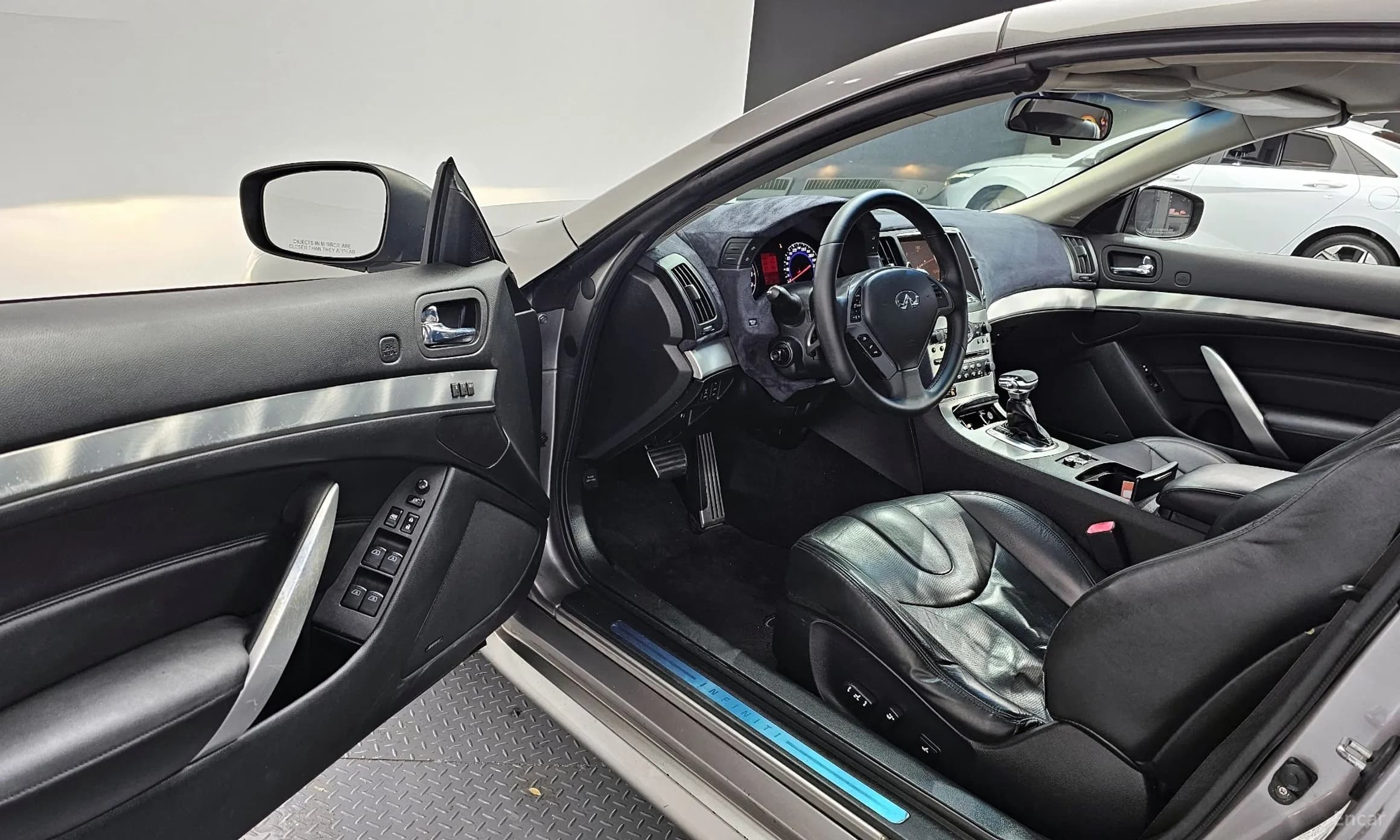 G37