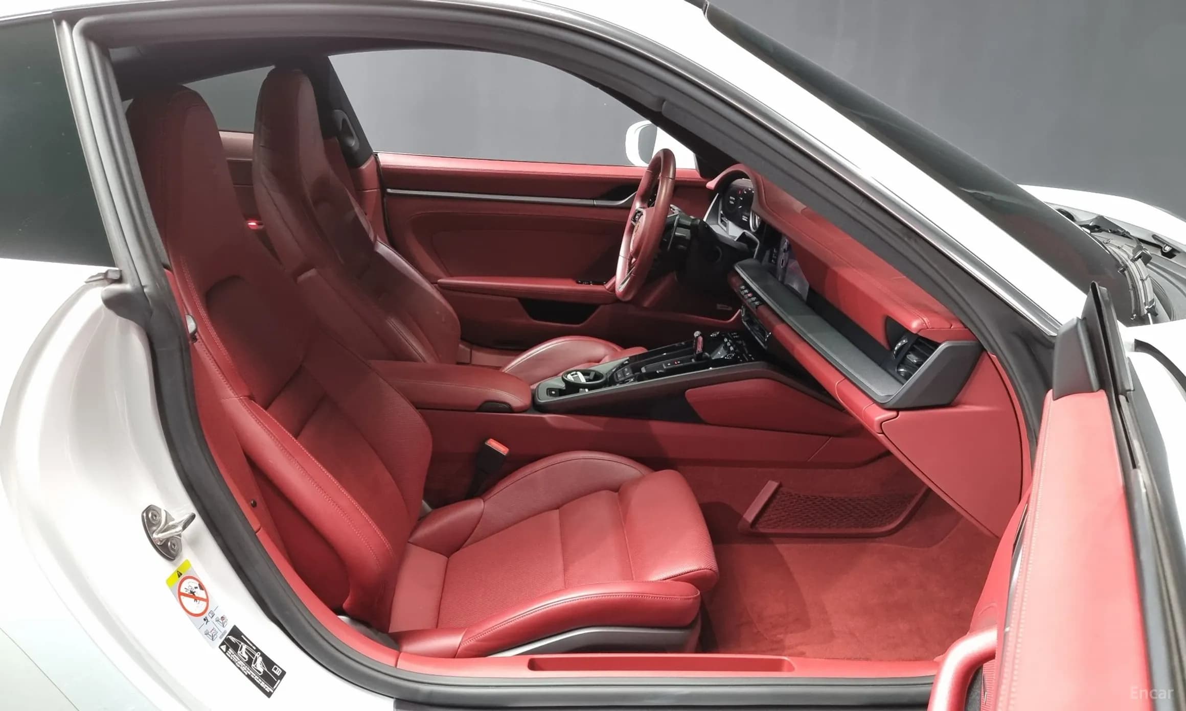 911 (992)