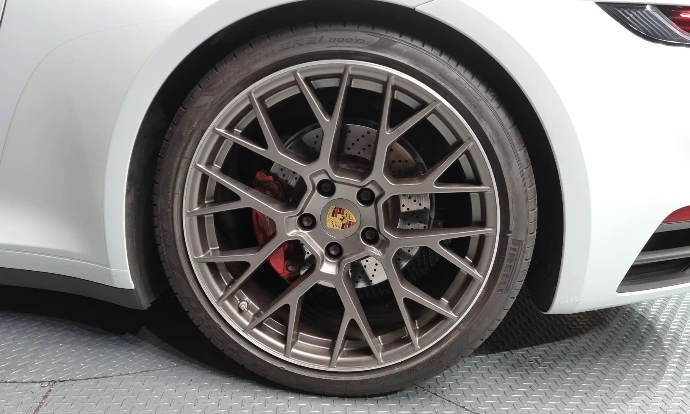 911 (992)