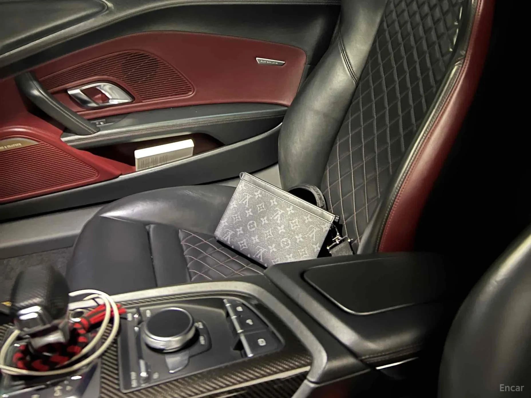 R8 (4S)
