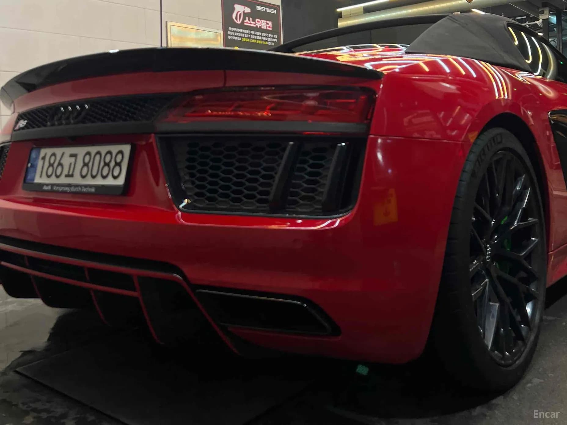 R8 (4S)