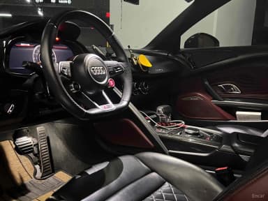 R8 (4S)