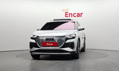 Q4 e-tron (F4)