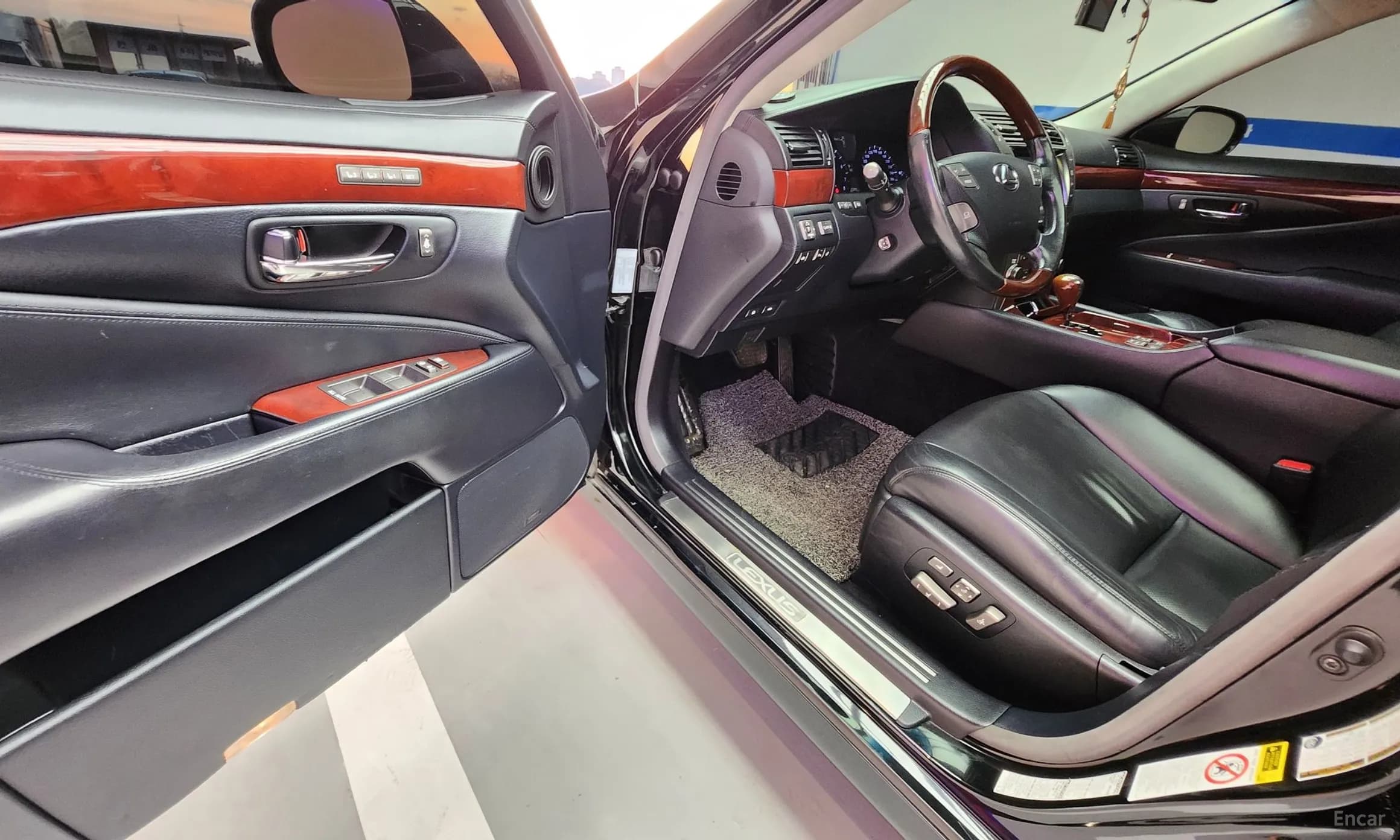LS600hL