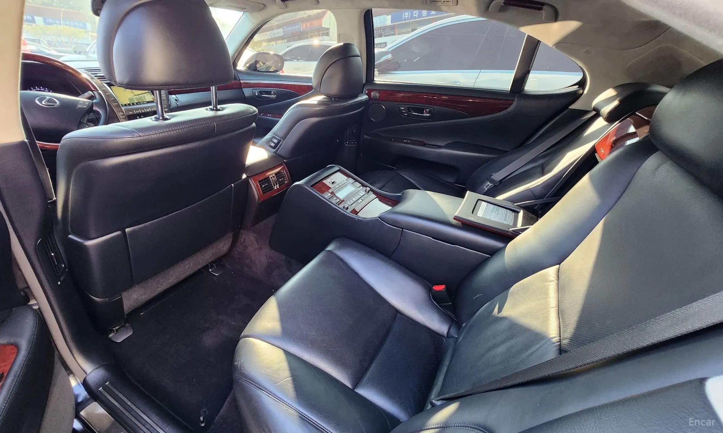 LS600hL