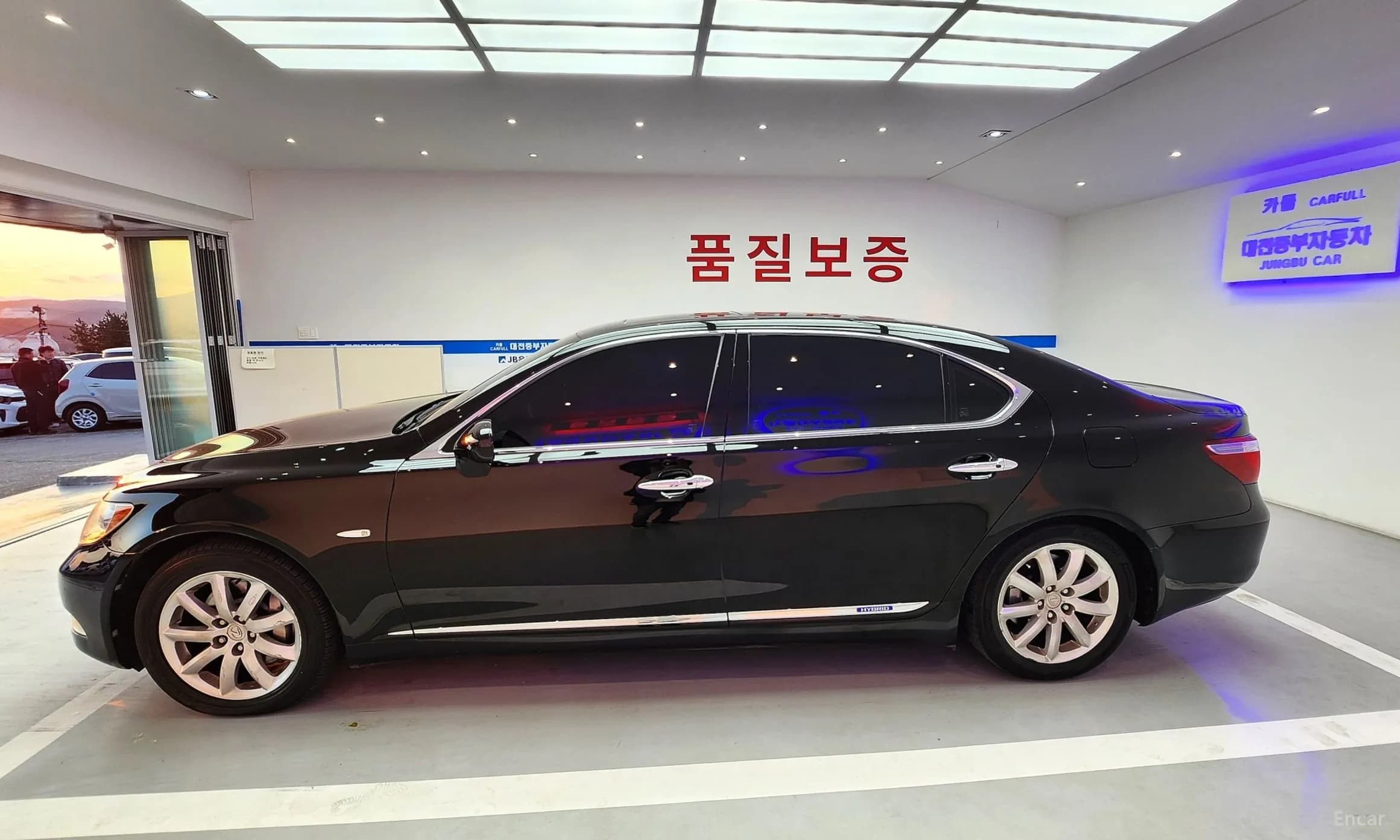 LS600hL