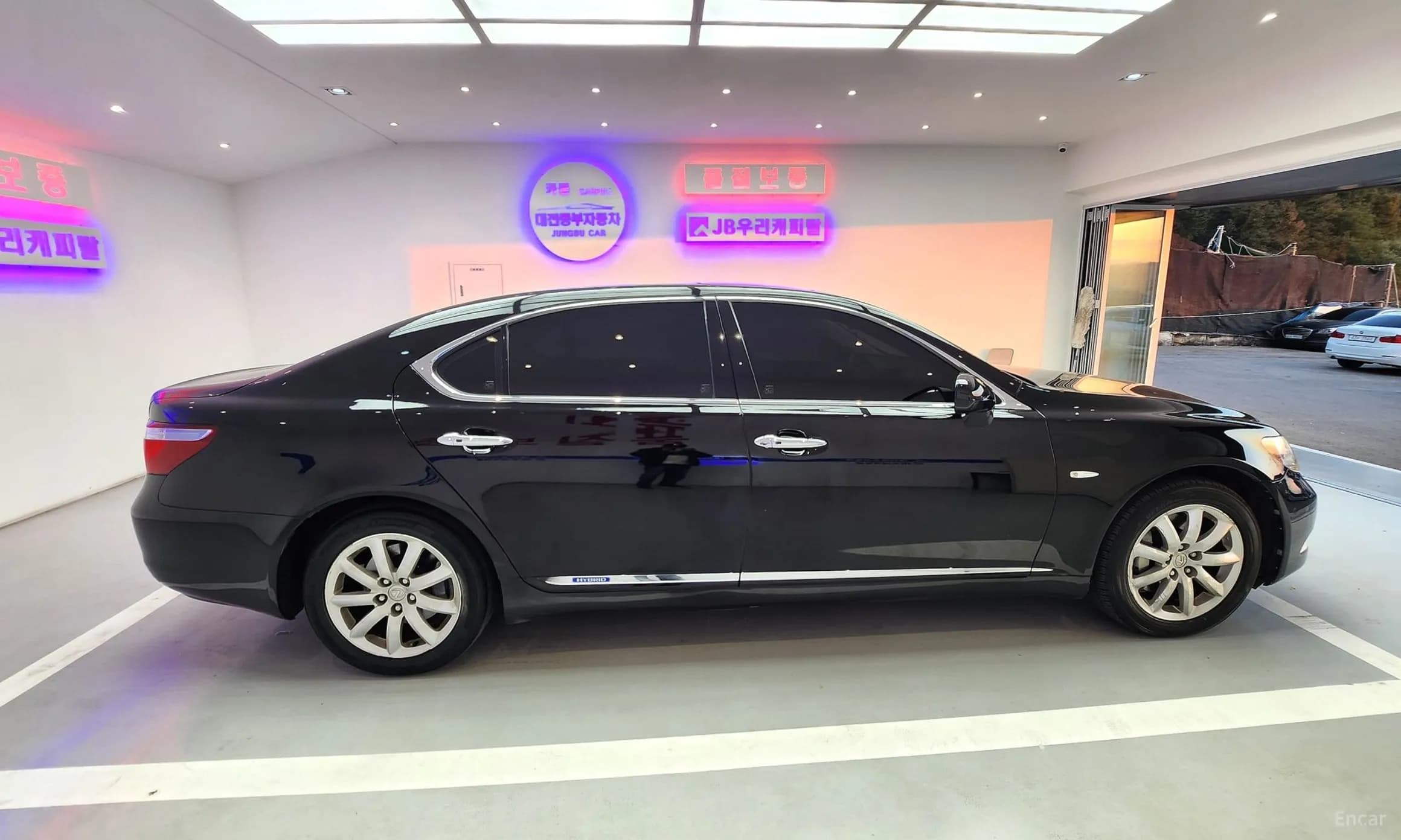 LS600hL