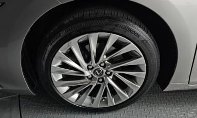 ES300h 7th Generation