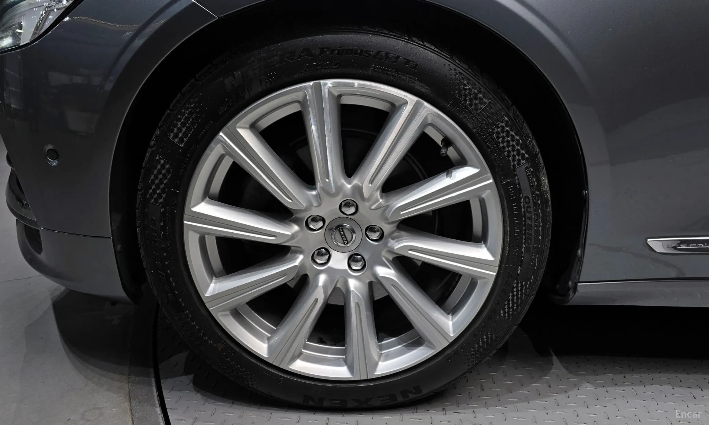 S90