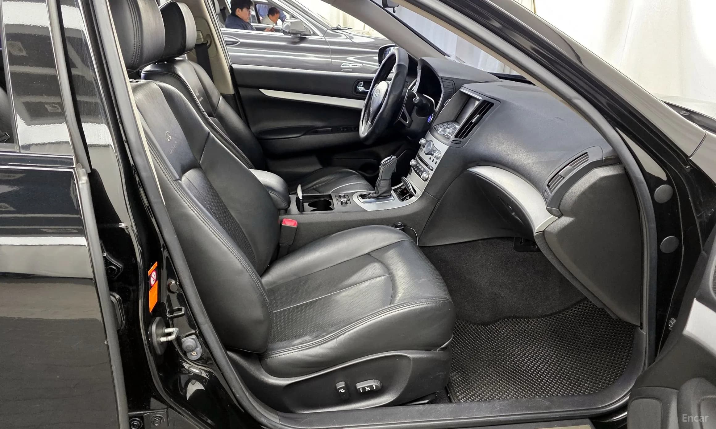 G37
