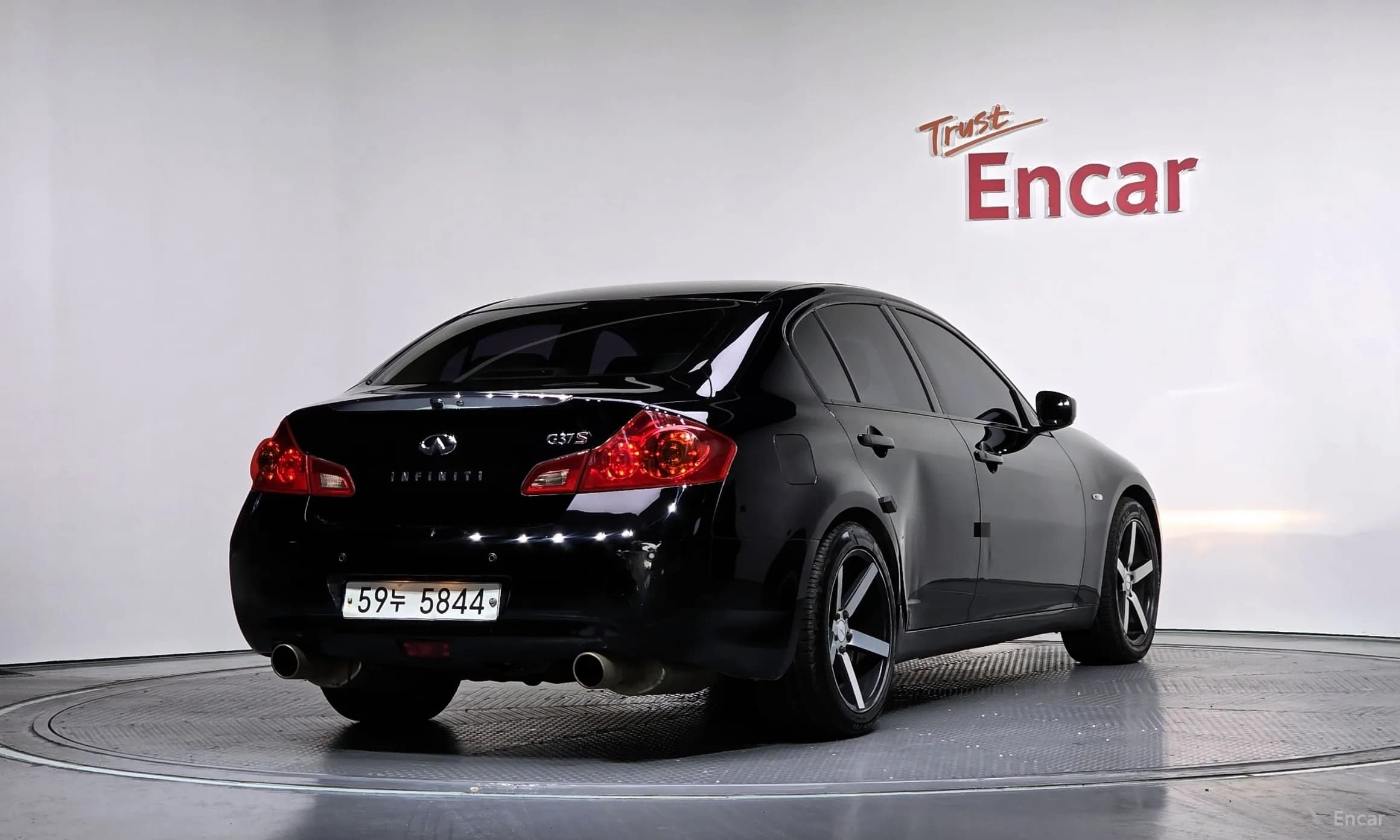 G37