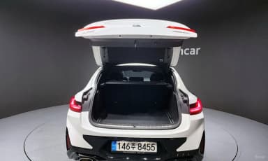 X4 (G02)