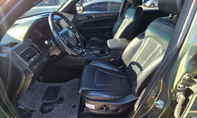 Rexton Sports Khan