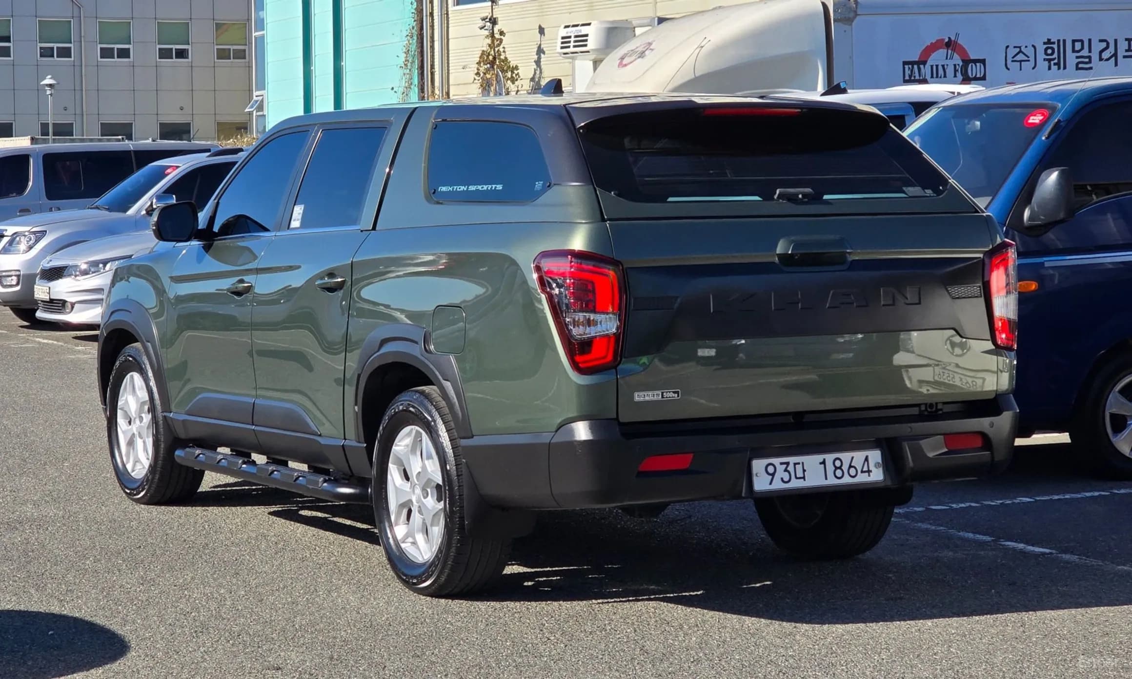 Rexton Sports Khan