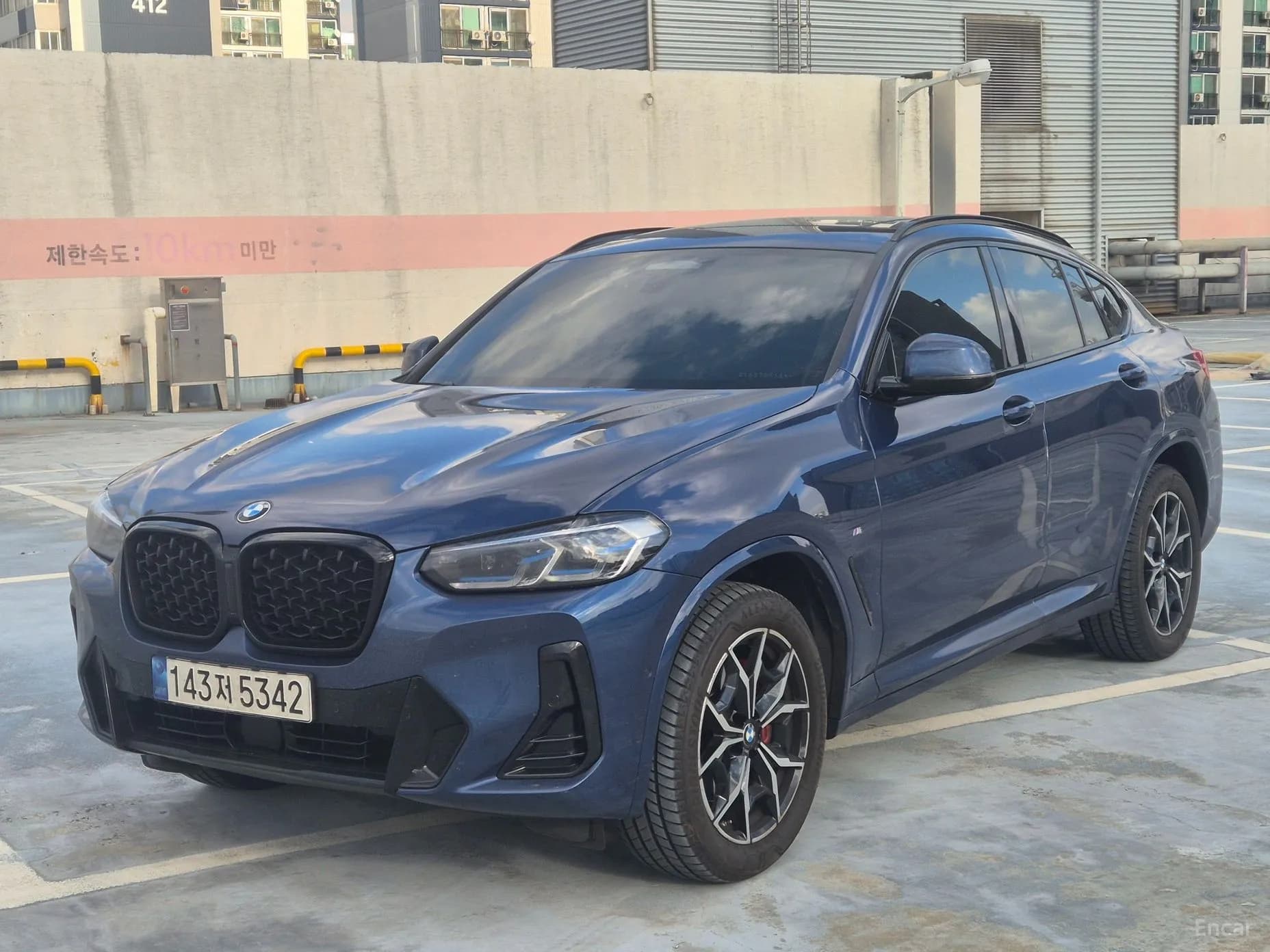 X4 (G02)