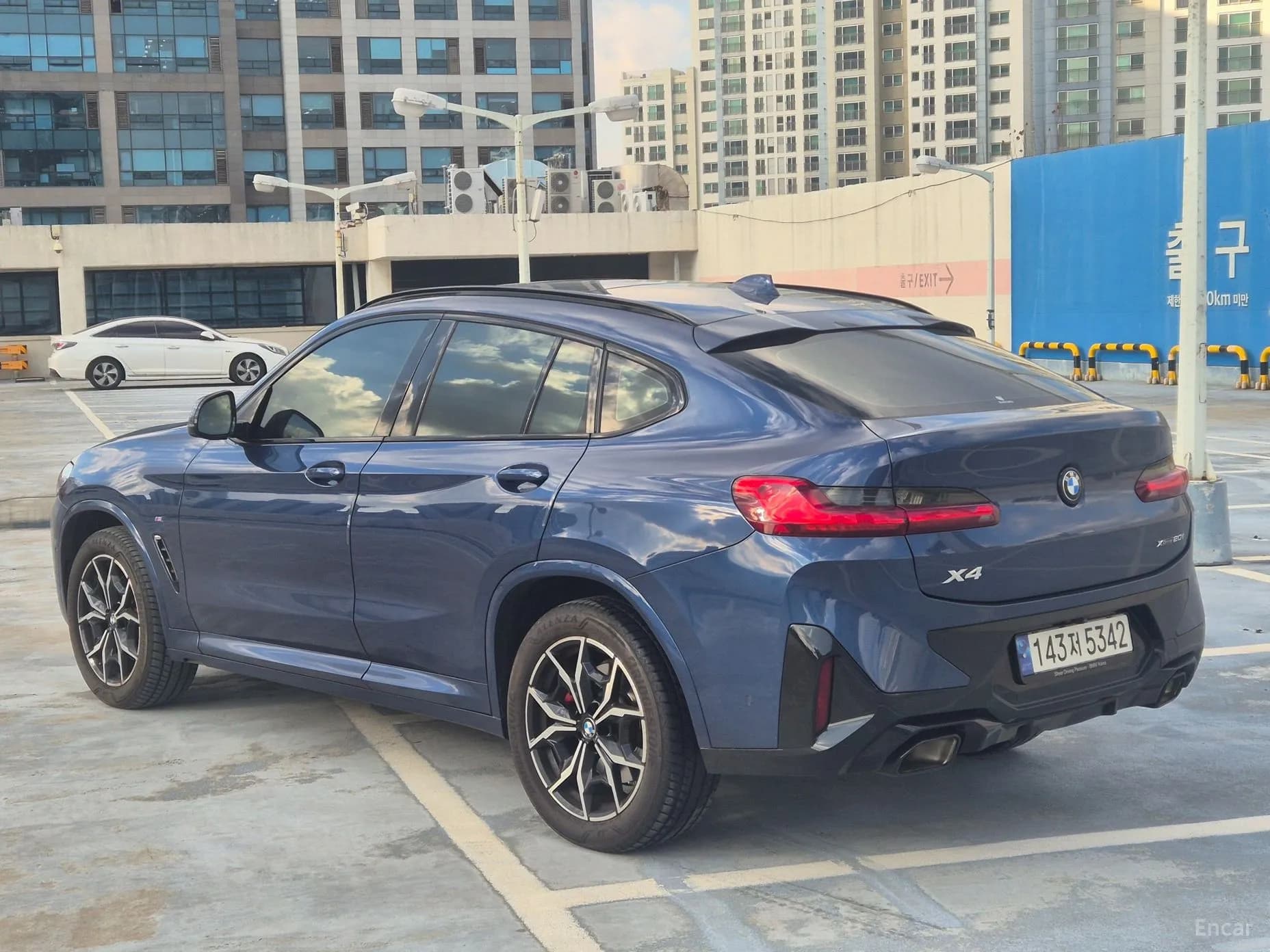 X4 (G02)