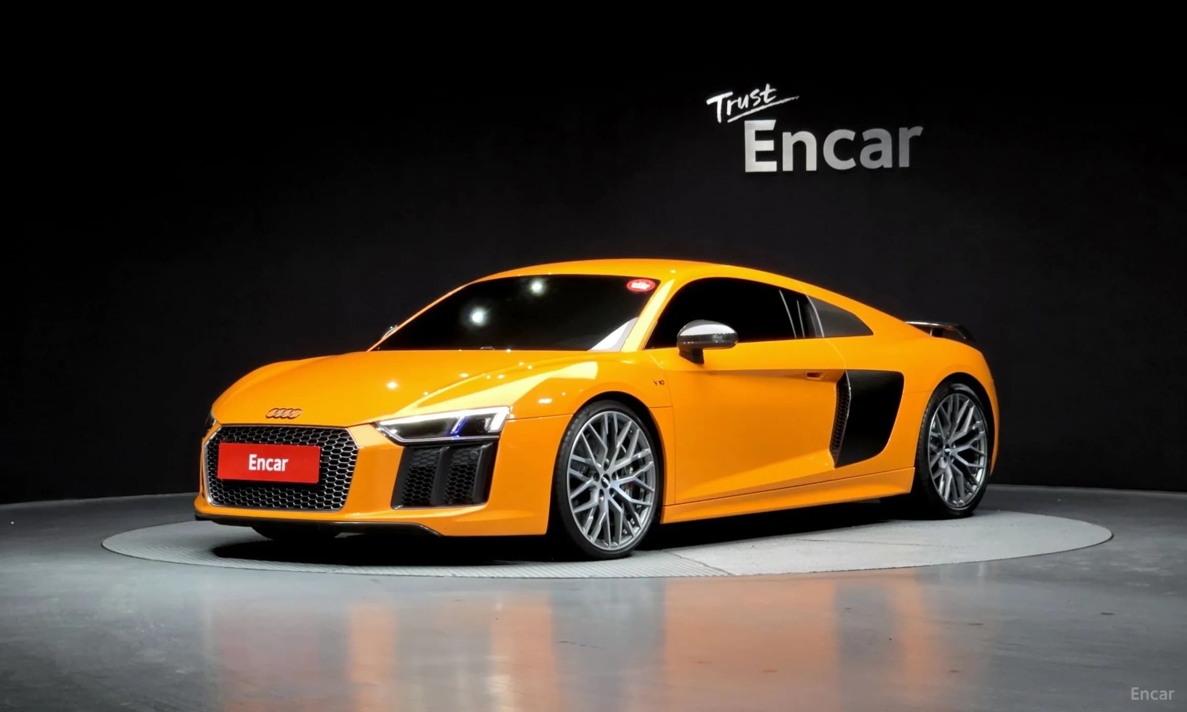 R8 (4S)