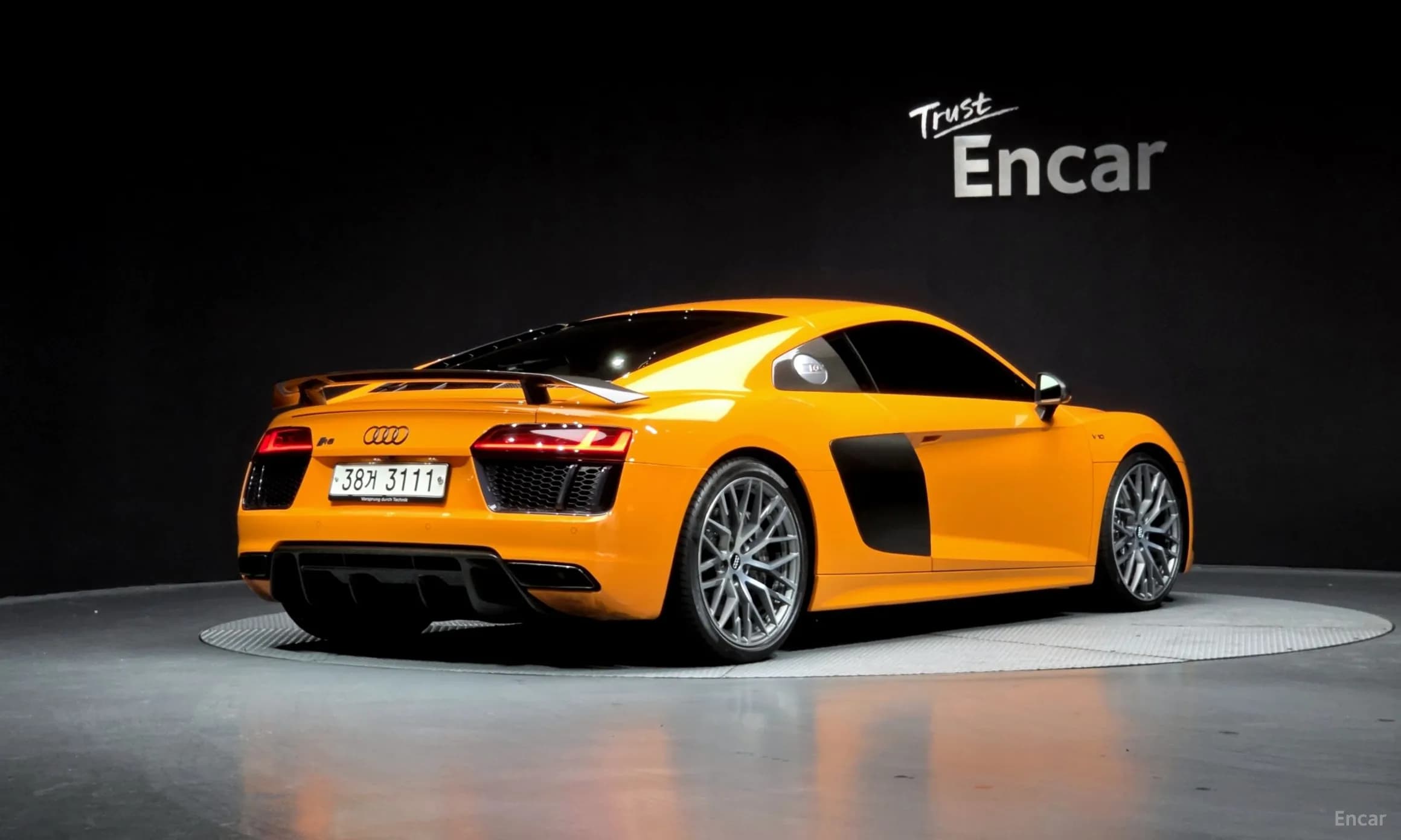 R8 (4S)