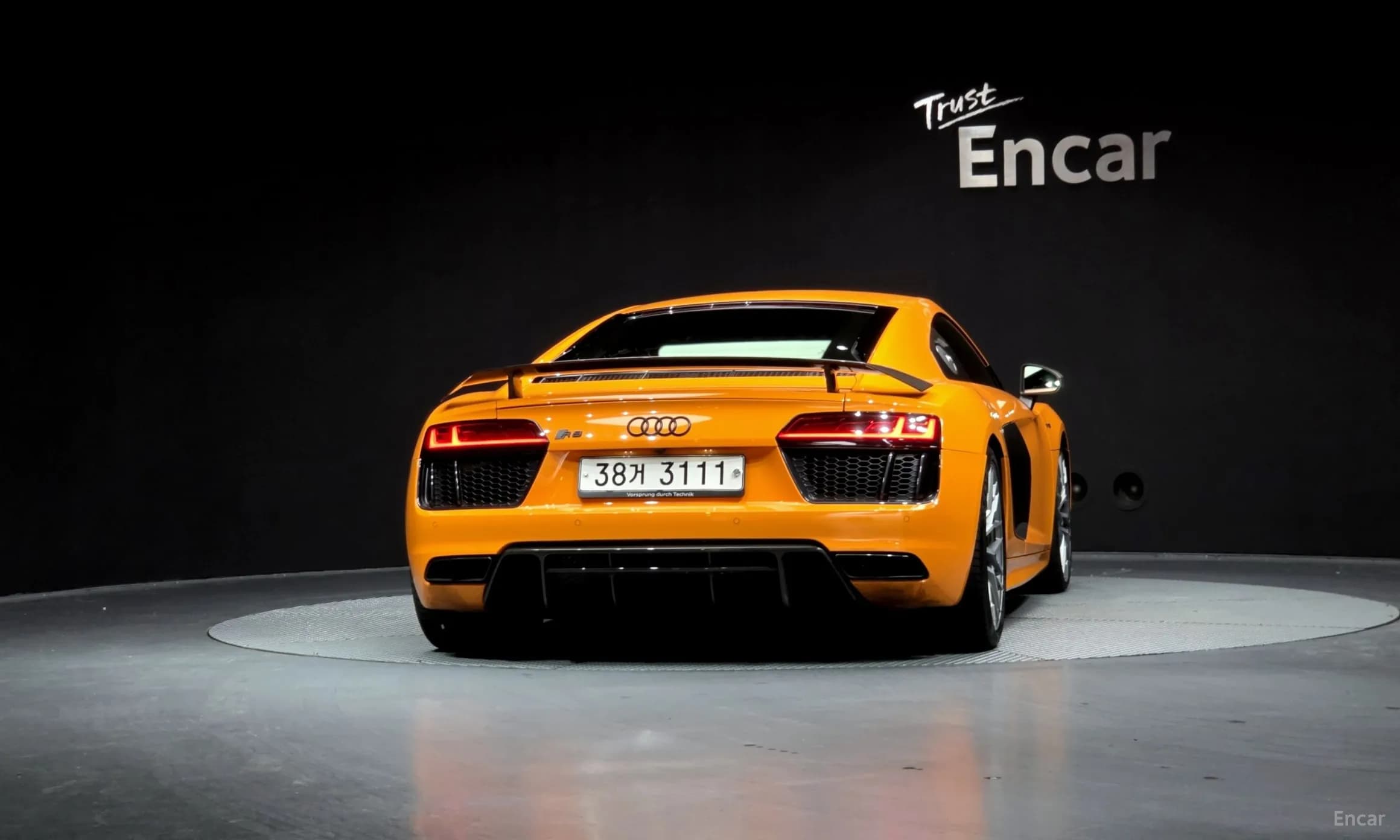 R8 (4S)