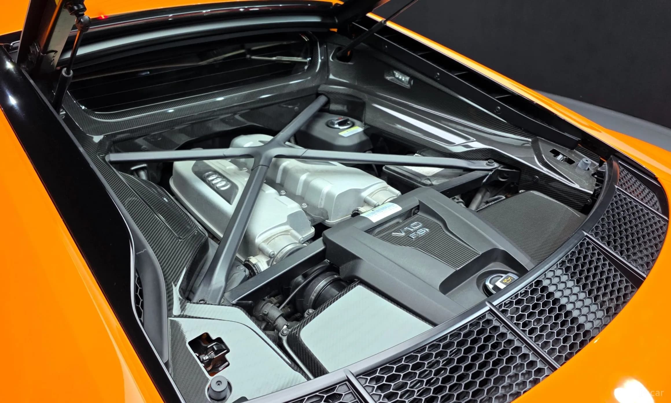 R8 (4S)