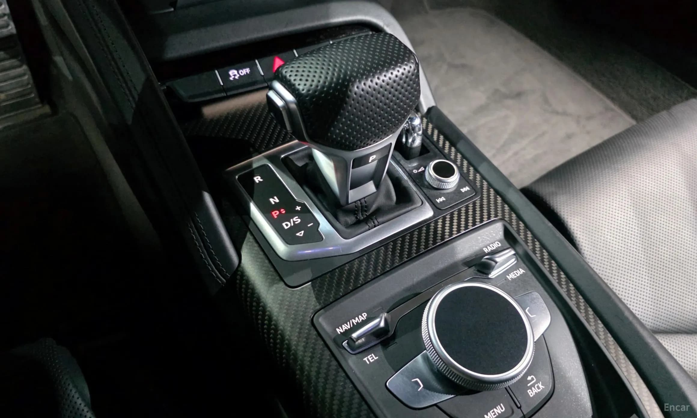 R8 (4S)