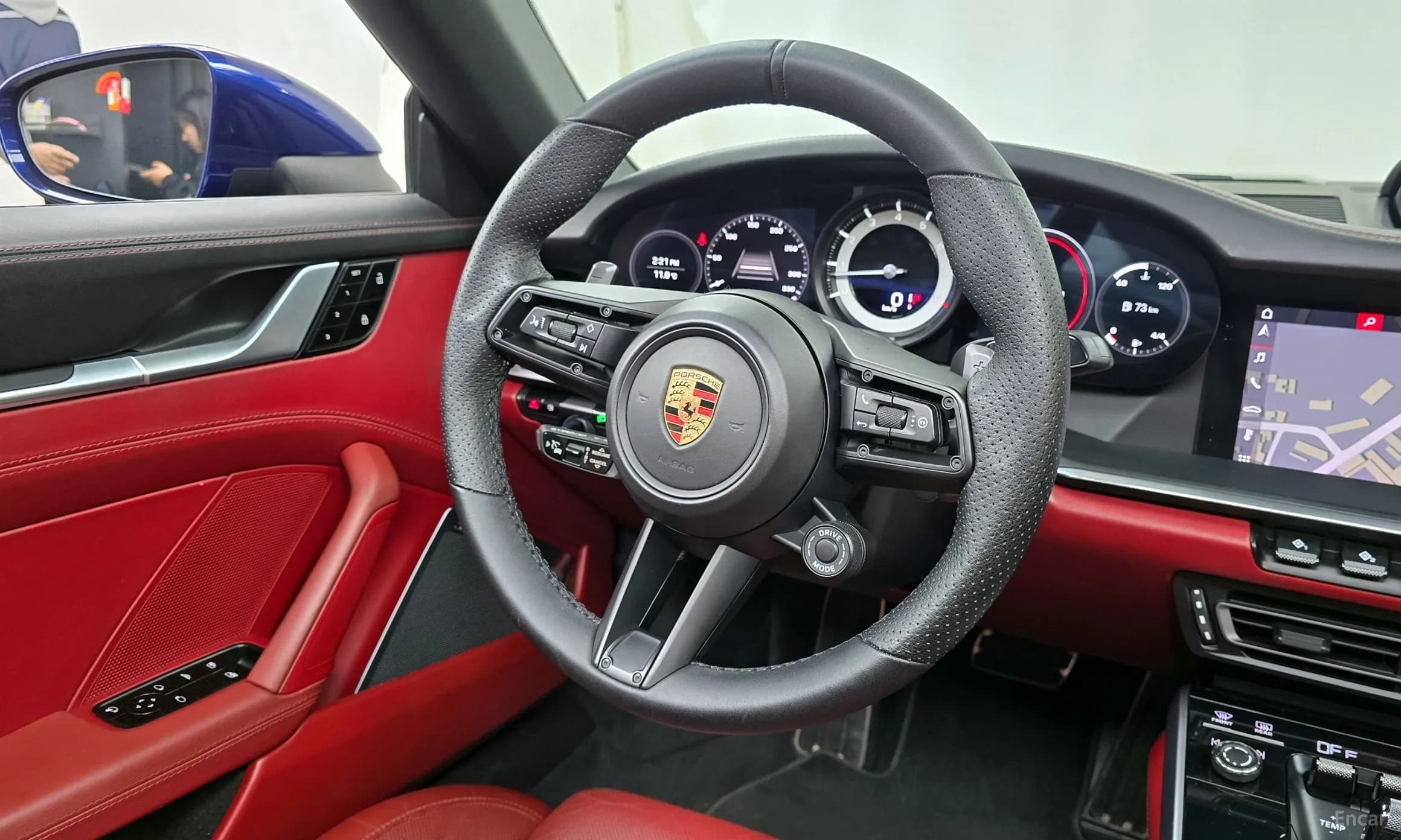911 (992)