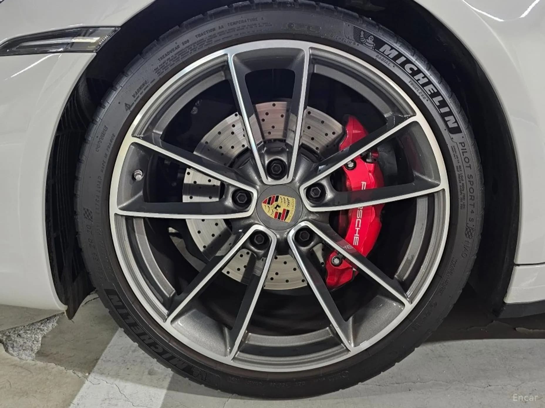 911 (992)
