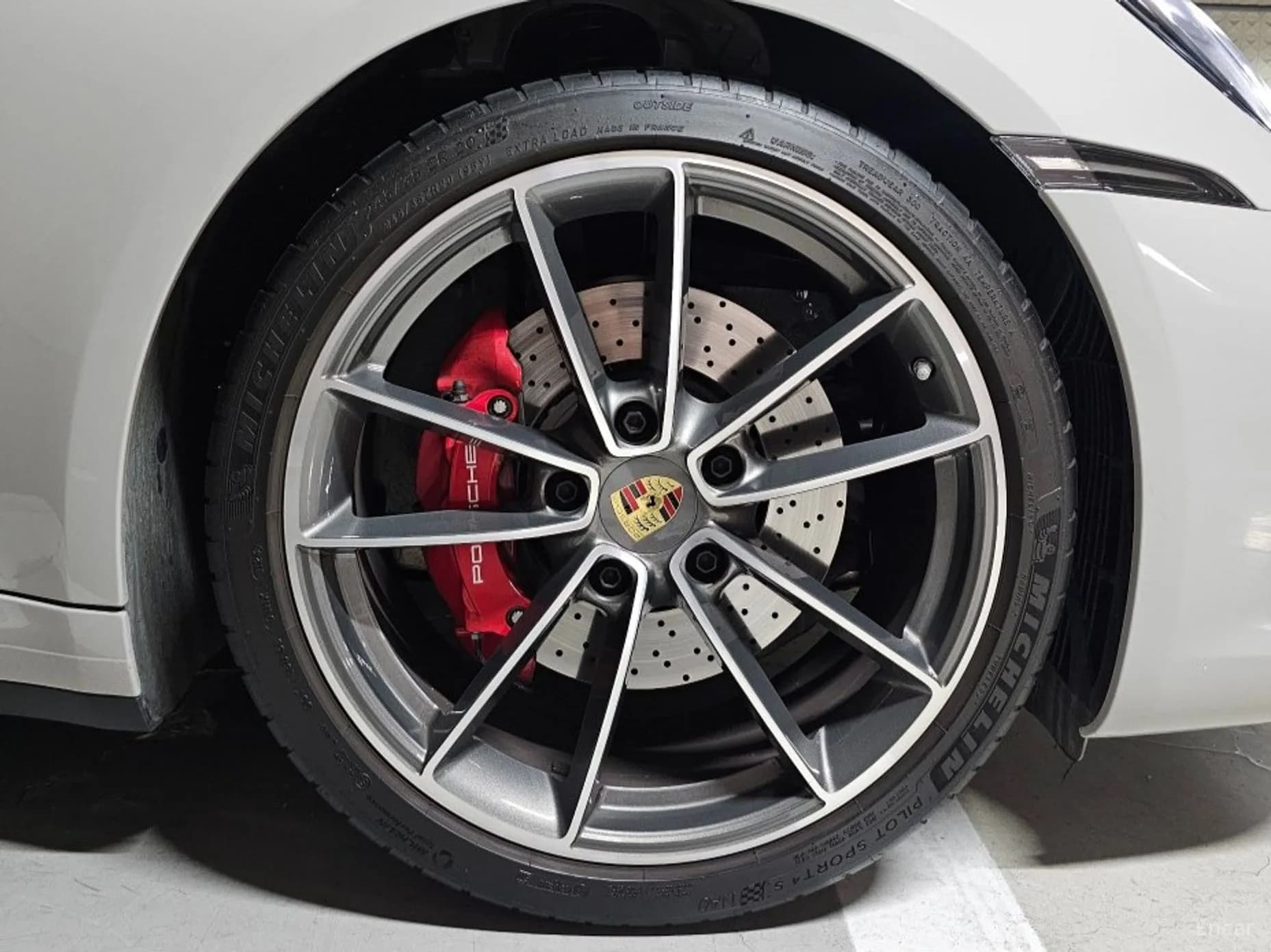 911 (992)