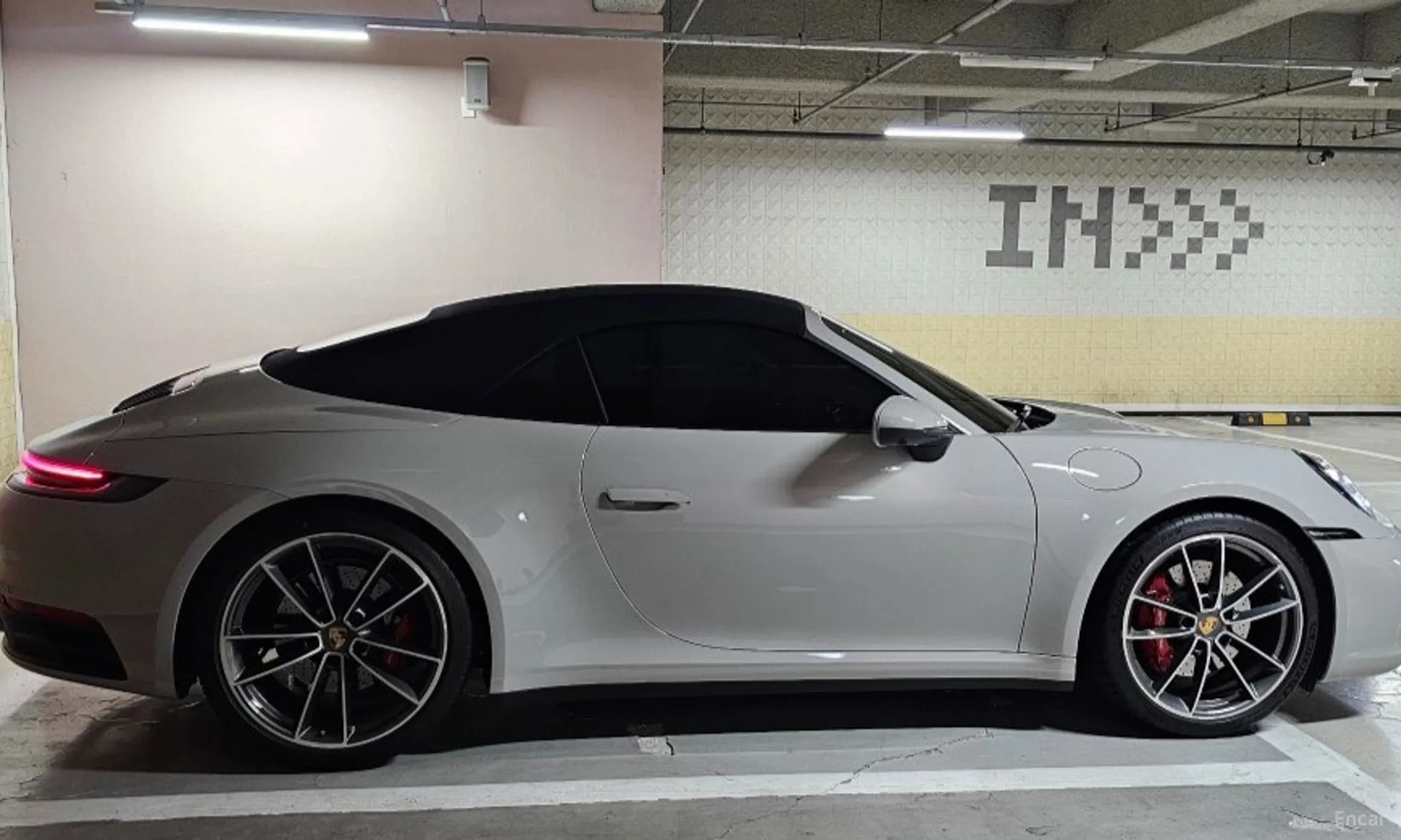911 (992)