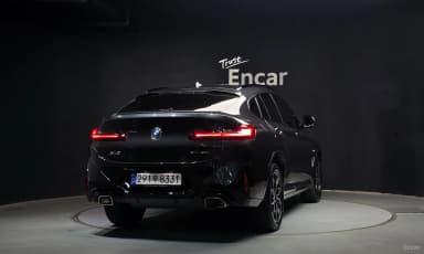 X4 (G02)