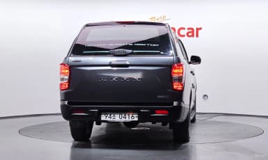 Rexton Sports Khan