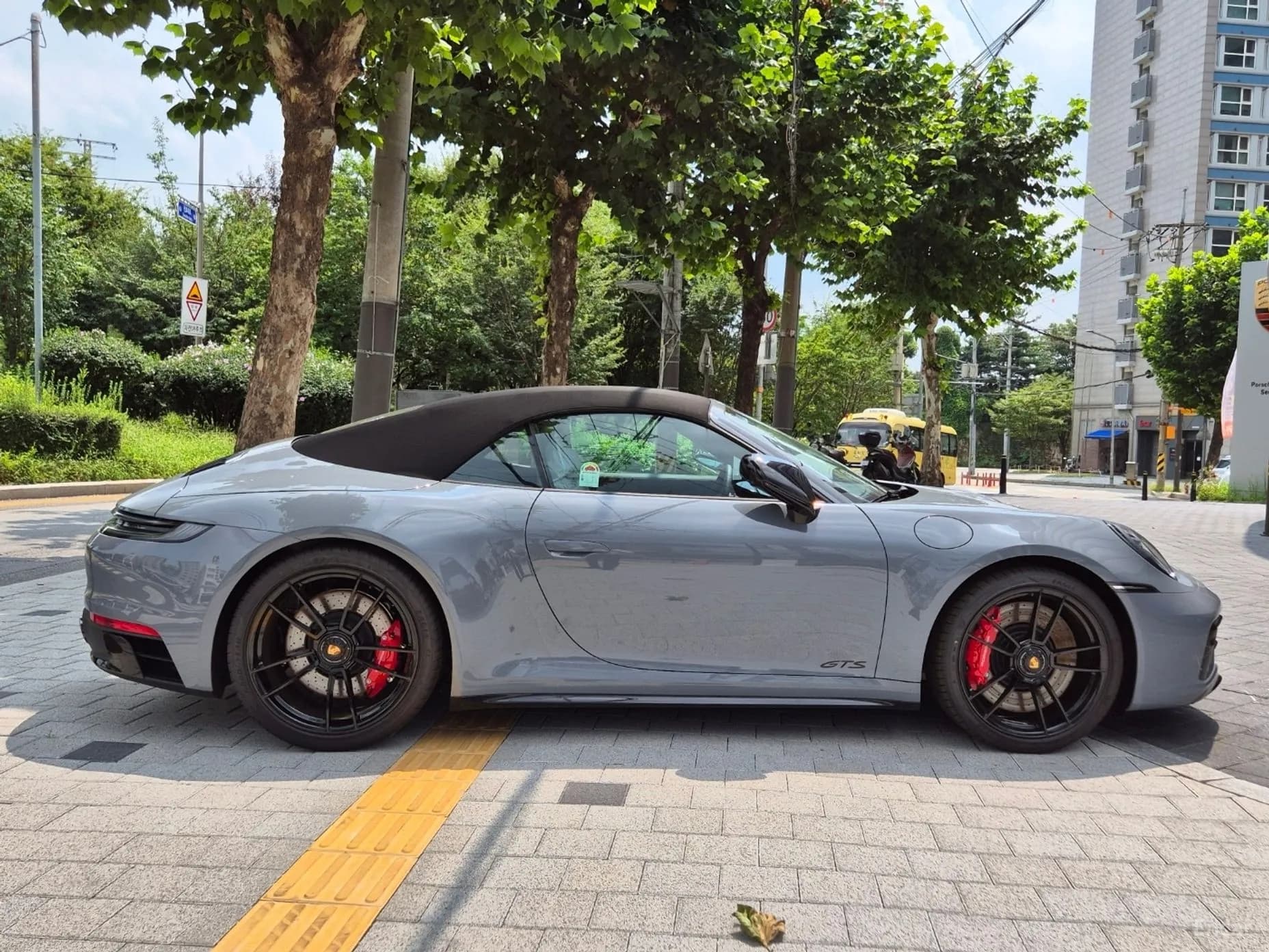 911 (992)