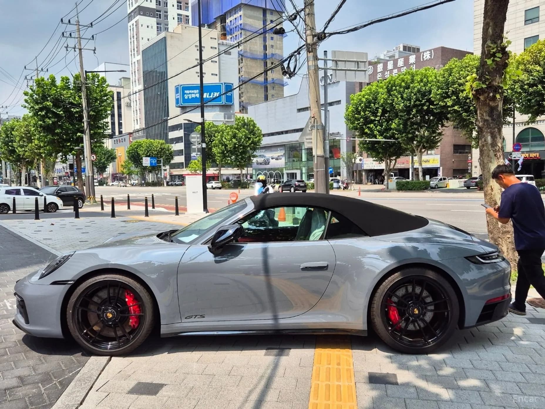 911 (992)
