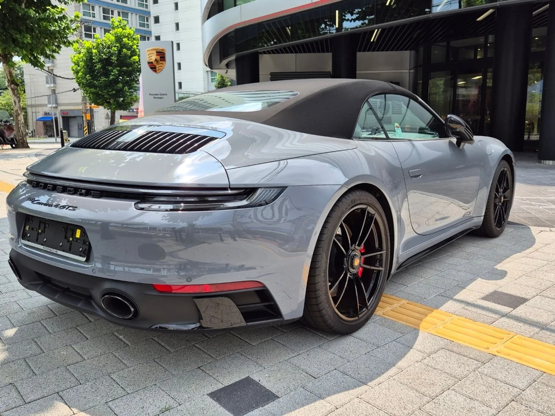 911 (992)
