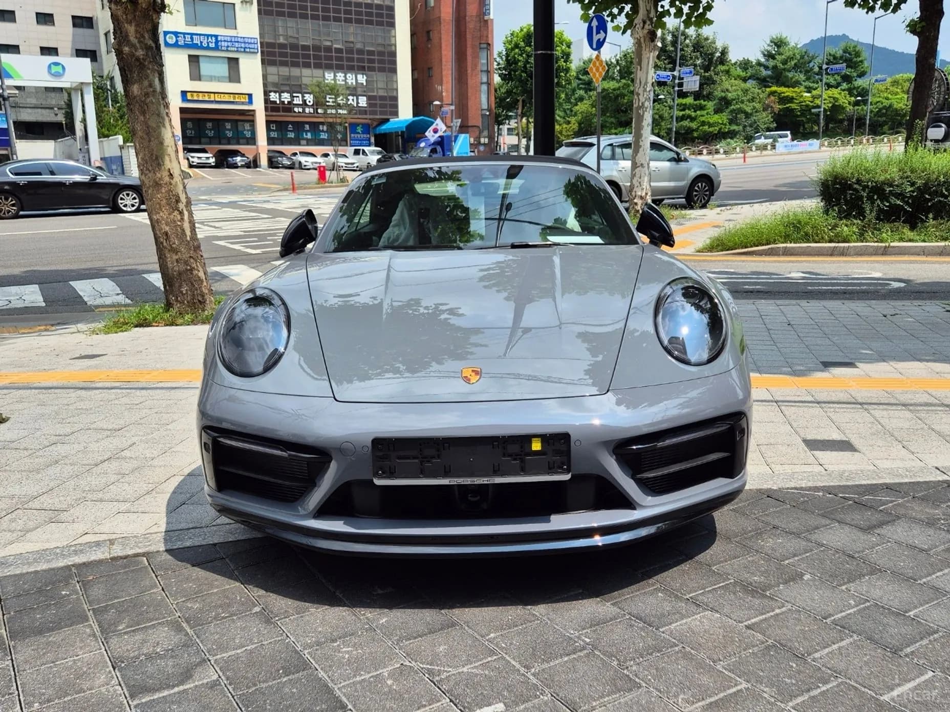 911 (992)