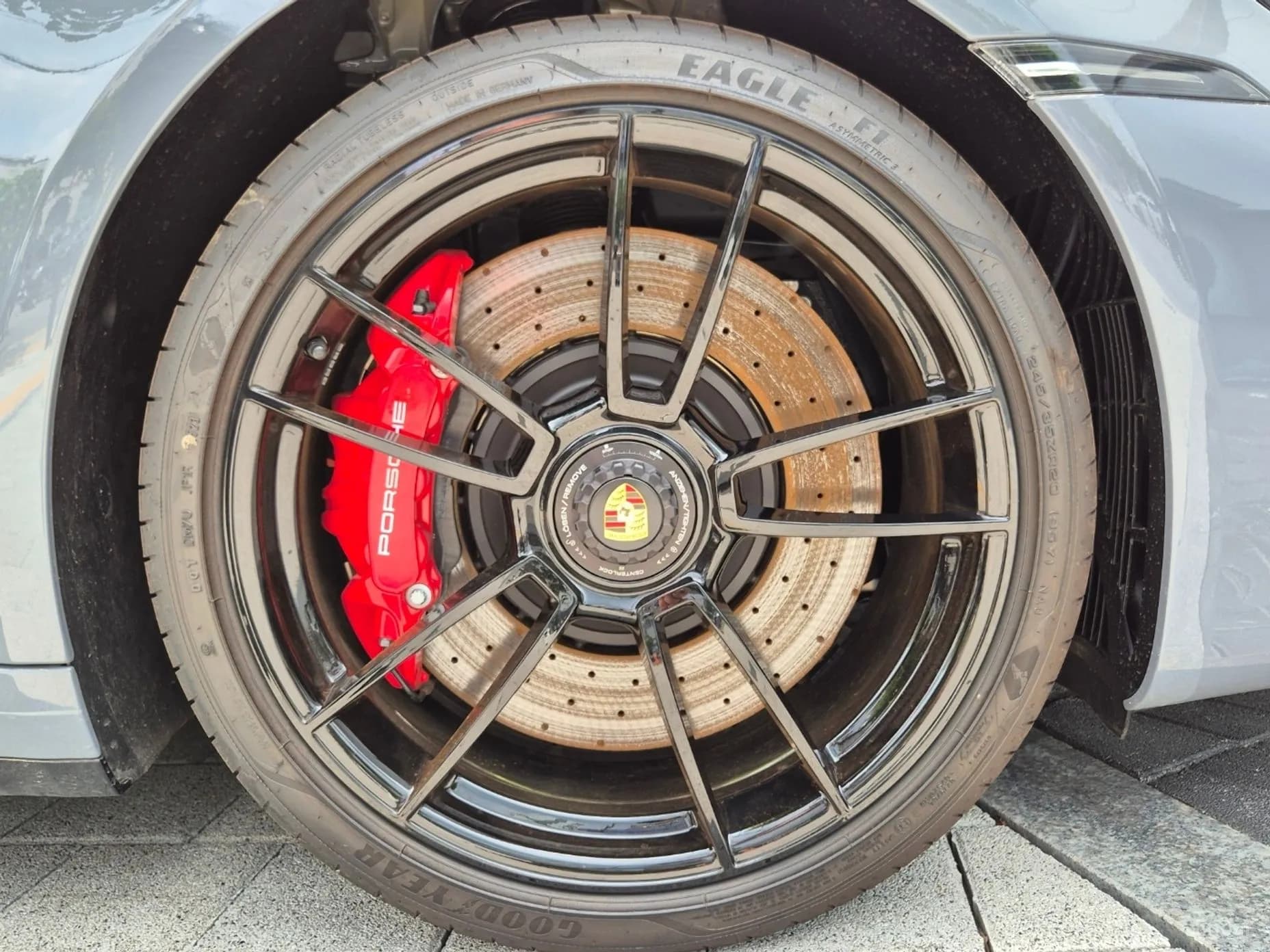 911 (992)