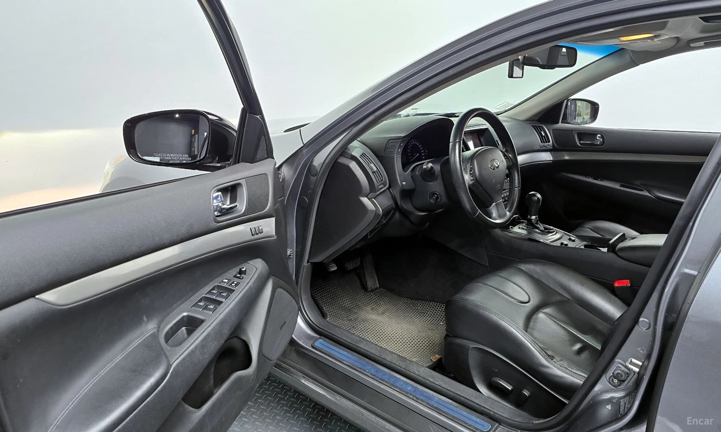 G37