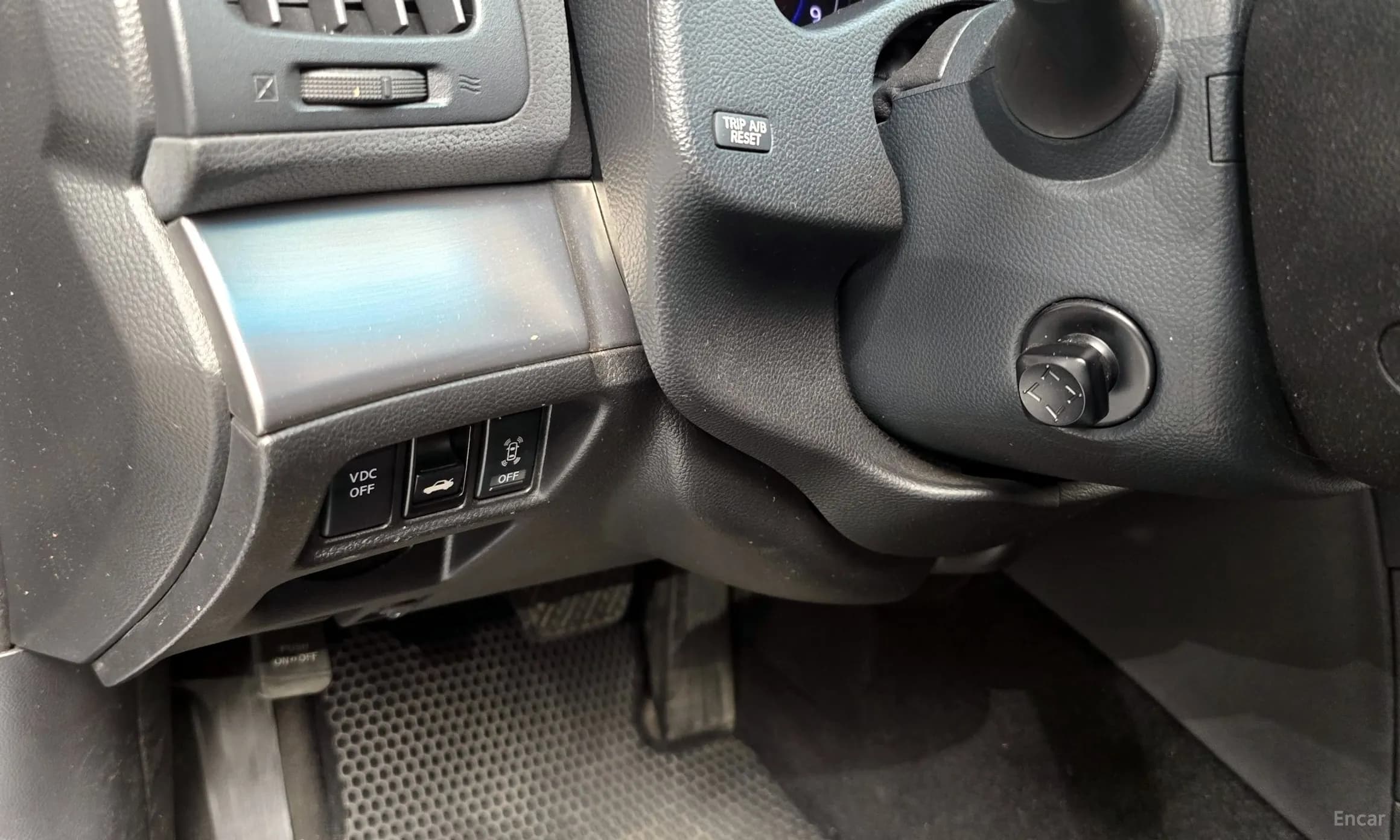 G37
