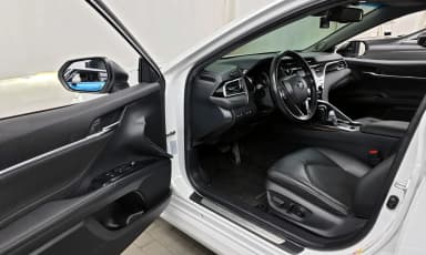 Camry (XV70)