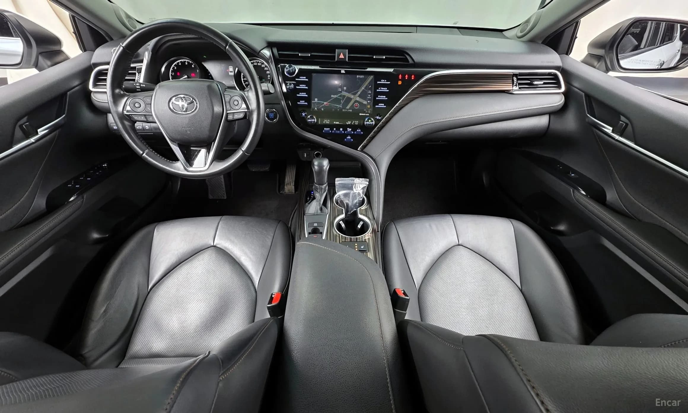 Camry (XV70)