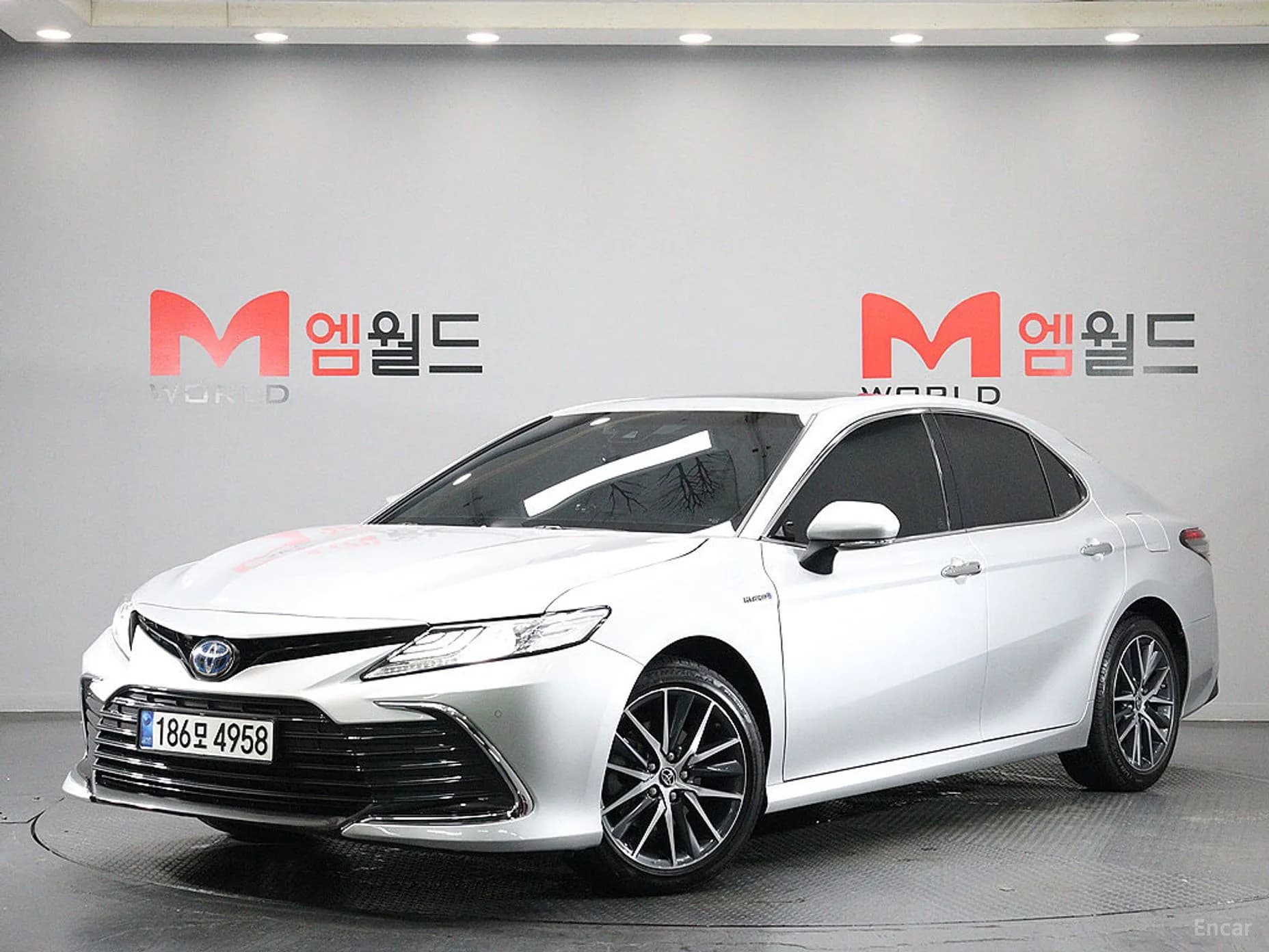 Camry (XV70)