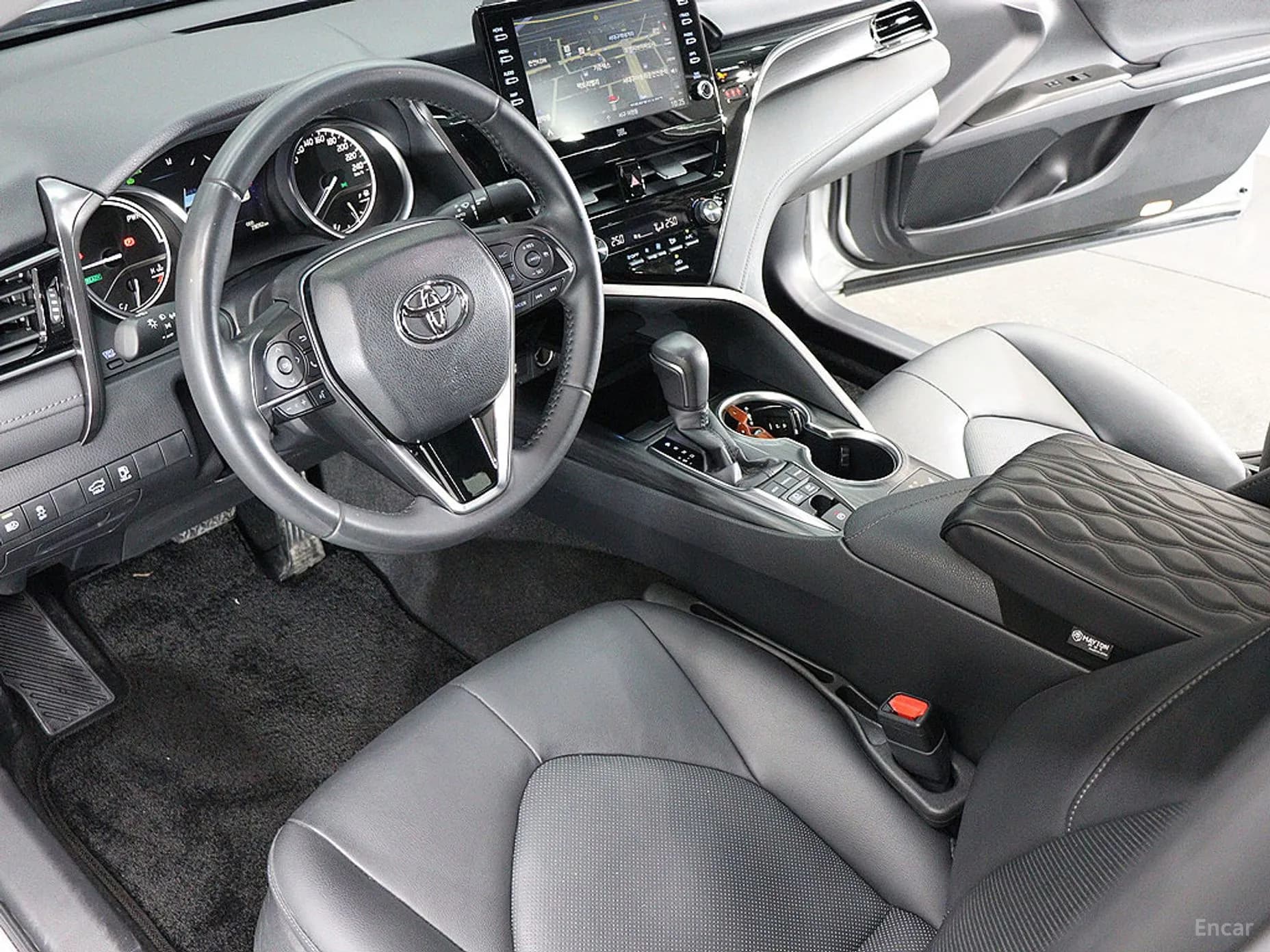 Camry (XV70)
