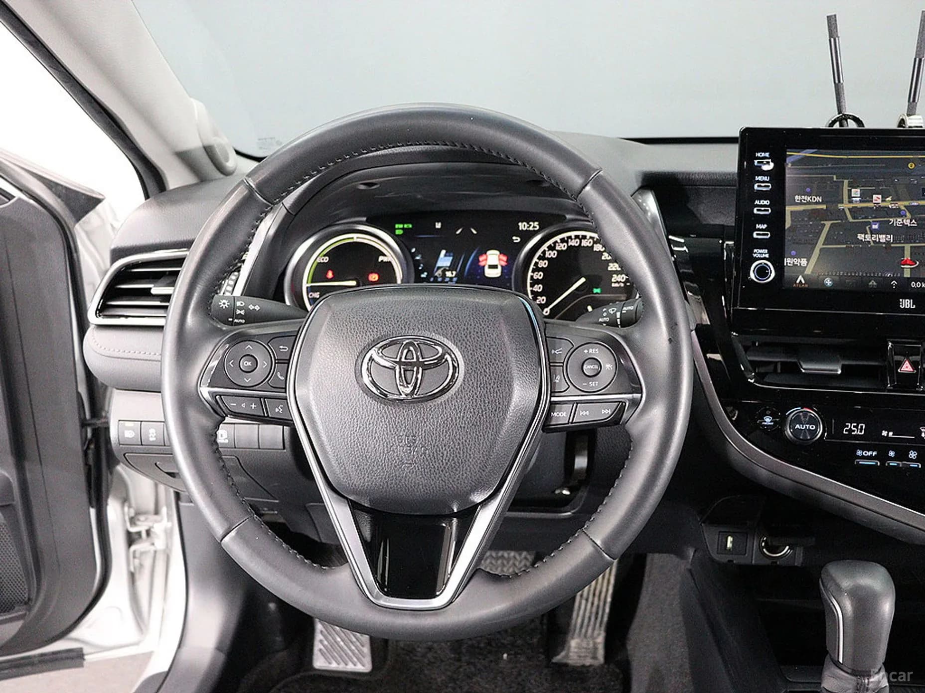 Camry (XV70)